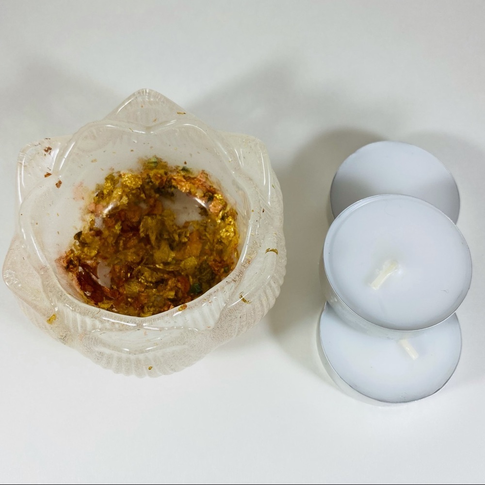 Little resin lotus and goof flake tea light holder. Hand made